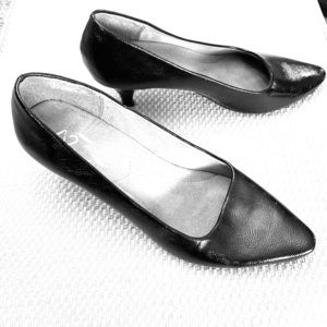 Women’s black size 11 Aerosoles heels NEVER WORN